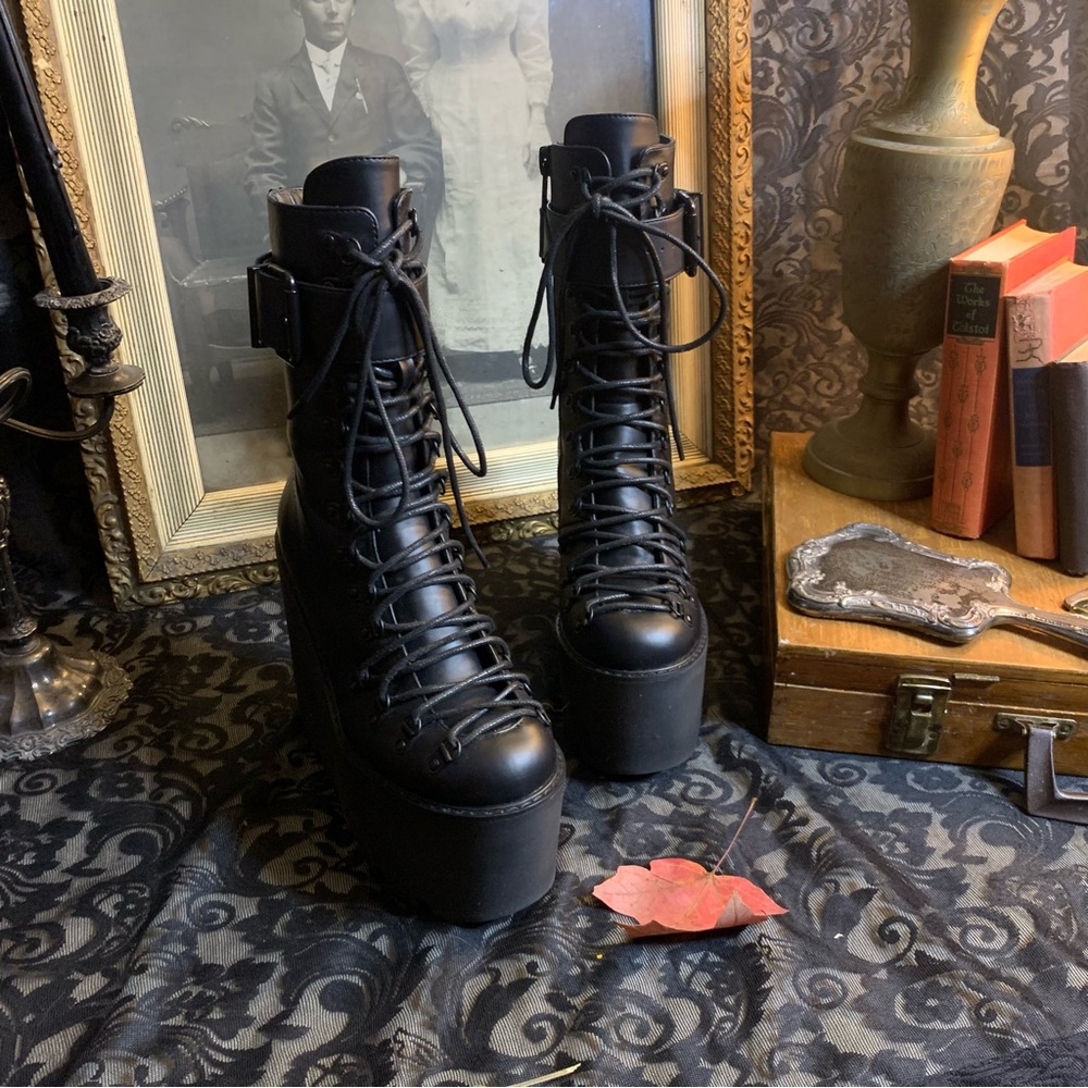 Current Mood Traitor Platform Boots